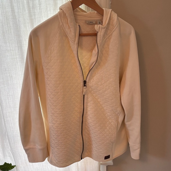 L.L. Bean Jackets & Blazers - L.L. Bean Women's Off-White Quilted Hoodie, Size L